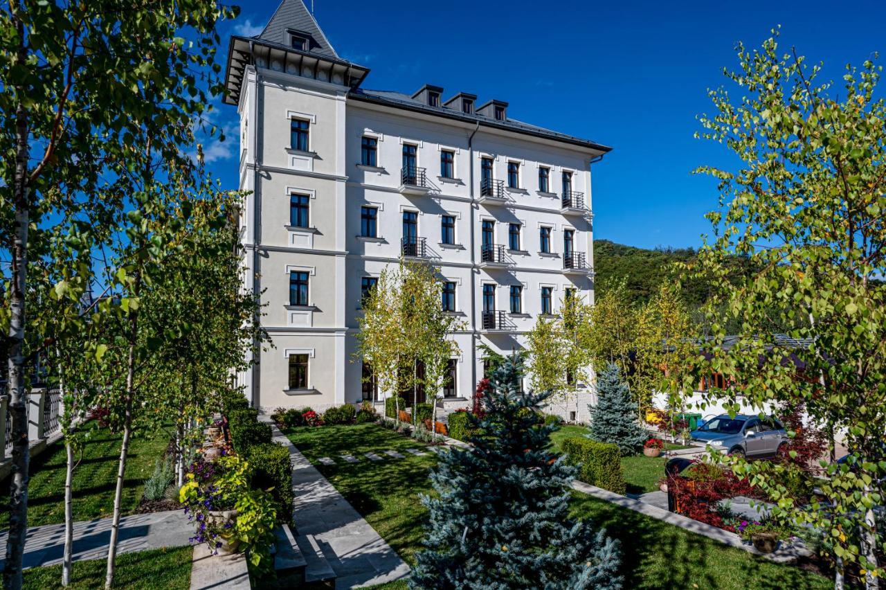 Carolin Hotel 4*